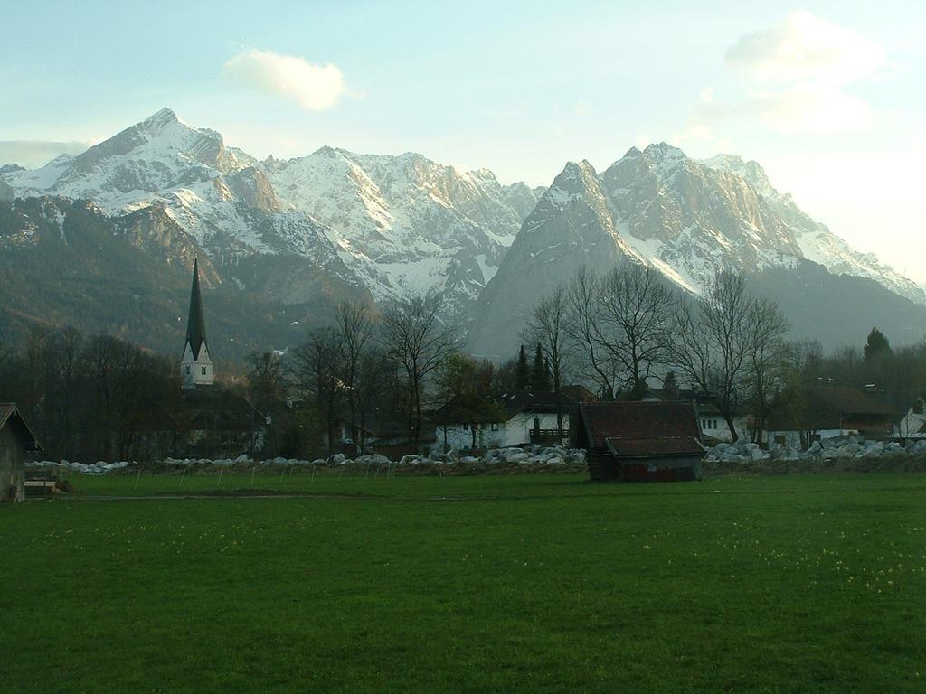 Landhaus Alpenblick Apartment Garmisch-Partenkirchen Bagian luar foto